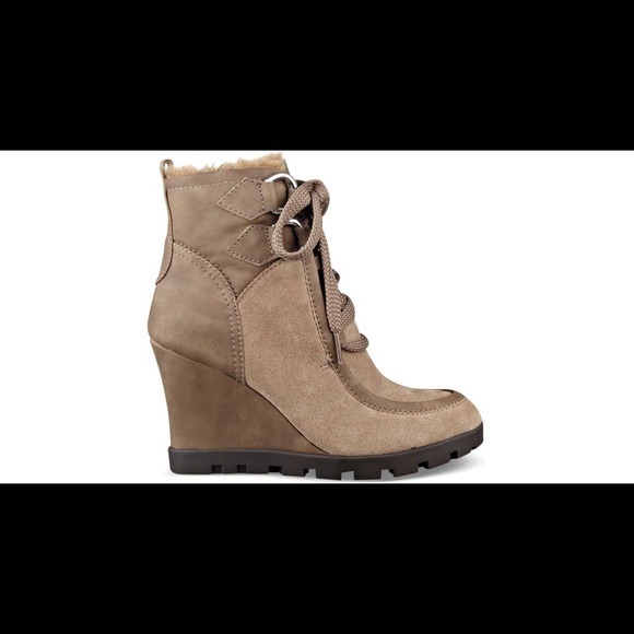 SOLD HOST PICK❣️Guess Camel Suede Wedge Lanni Boots Booties Sz 8.5 - Picture 2 of 11